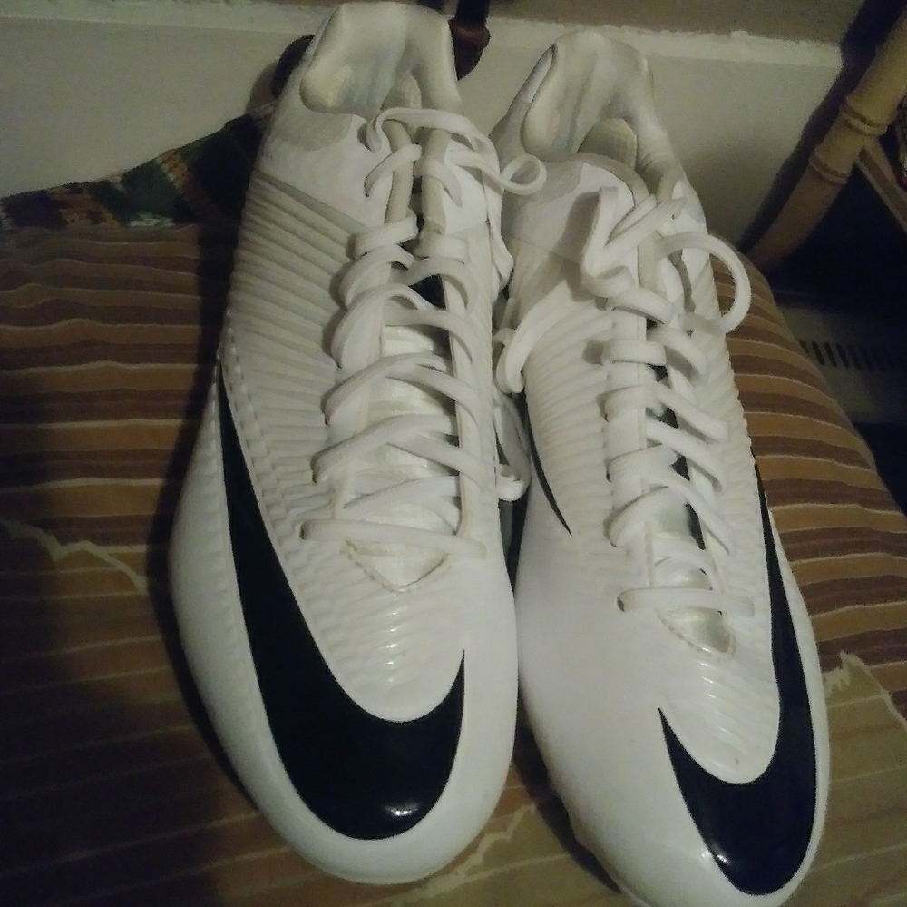 Nike women's sports cleats